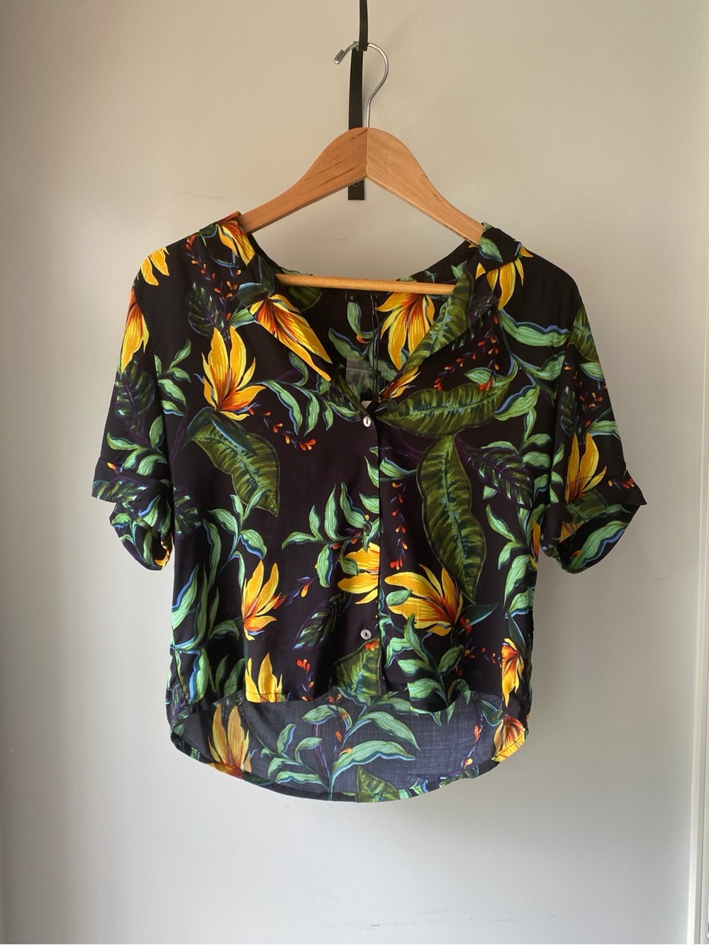Hawaiian Tropical Floral Print Rayon Button-Up Short Sleeve Shirt  NWT